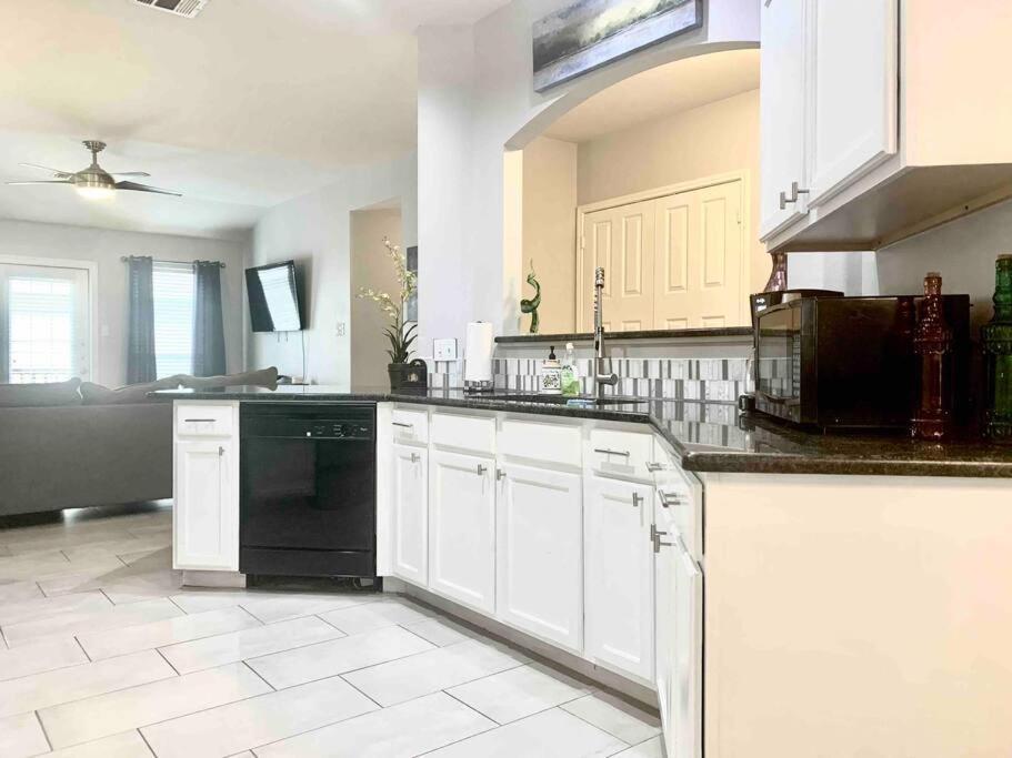 Modern Updates - Great Location - King Bed- Bmt San Antonio Exterior foto