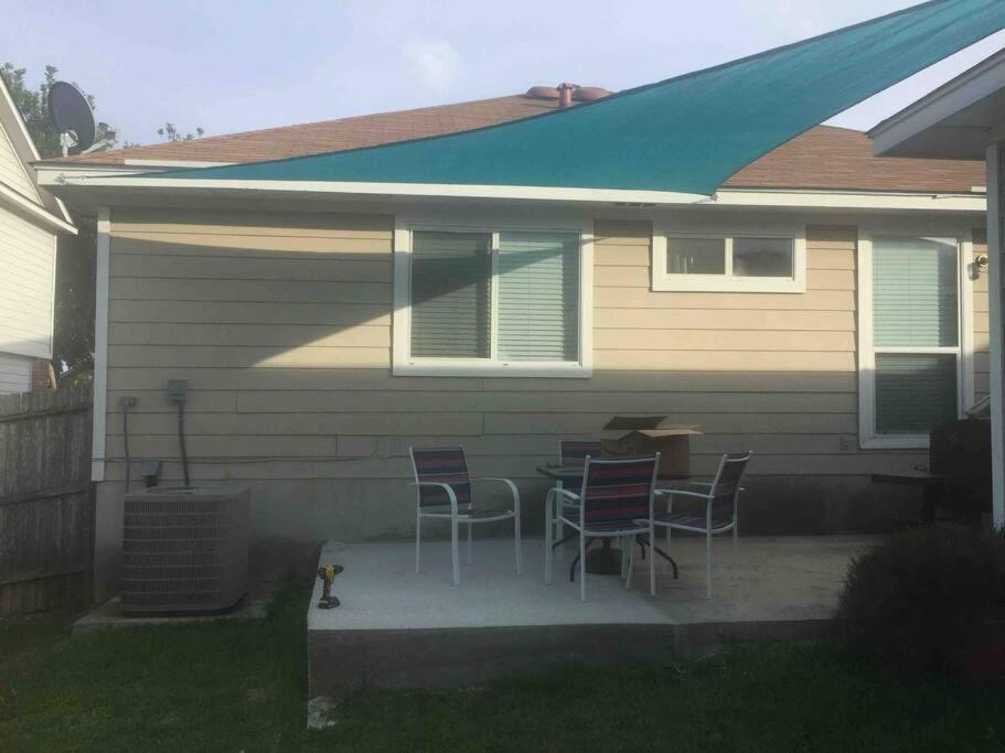 Modern Updates - Great Location - King Bed- Bmt San Antonio Exterior foto