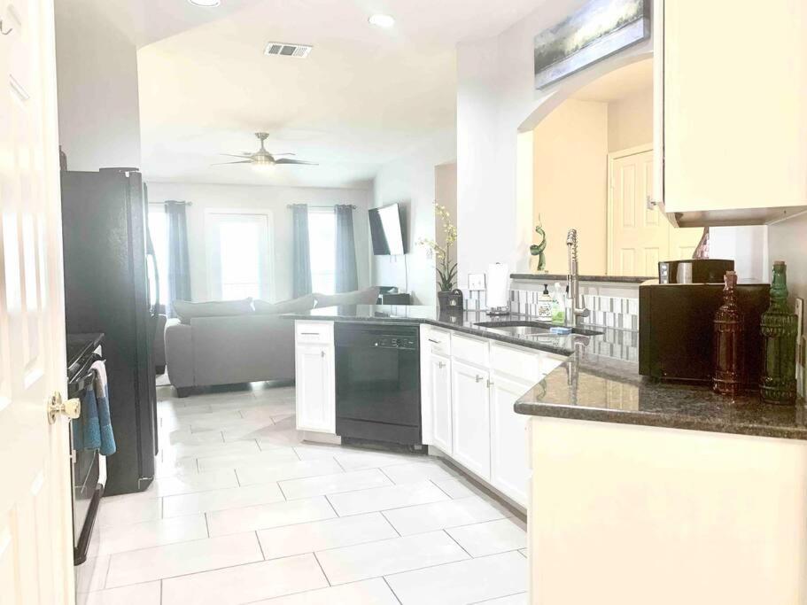 Modern Updates - Great Location - King Bed- Bmt San Antonio Exterior foto