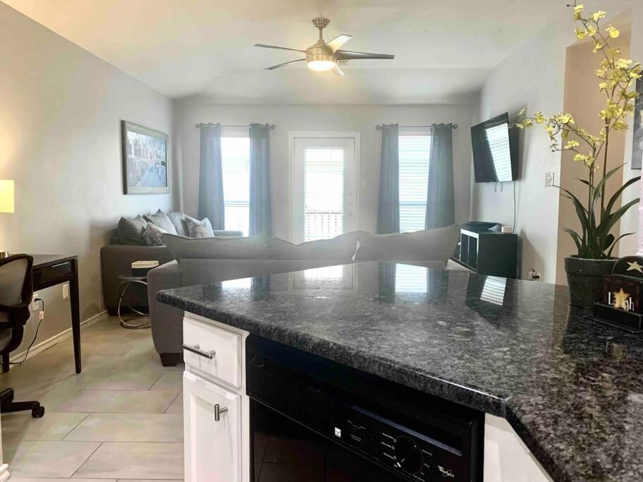 Modern Updates - Great Location - King Bed- Bmt San Antonio Exterior foto